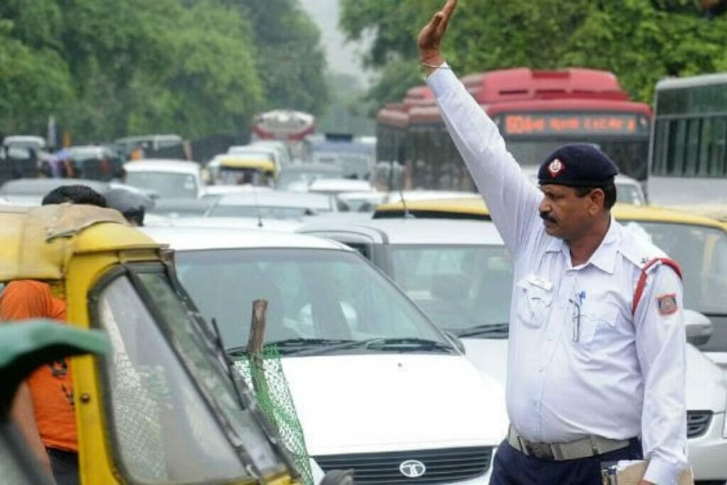 Traffic Rules: Can a policeman fine you without providing a receipt? All you must know