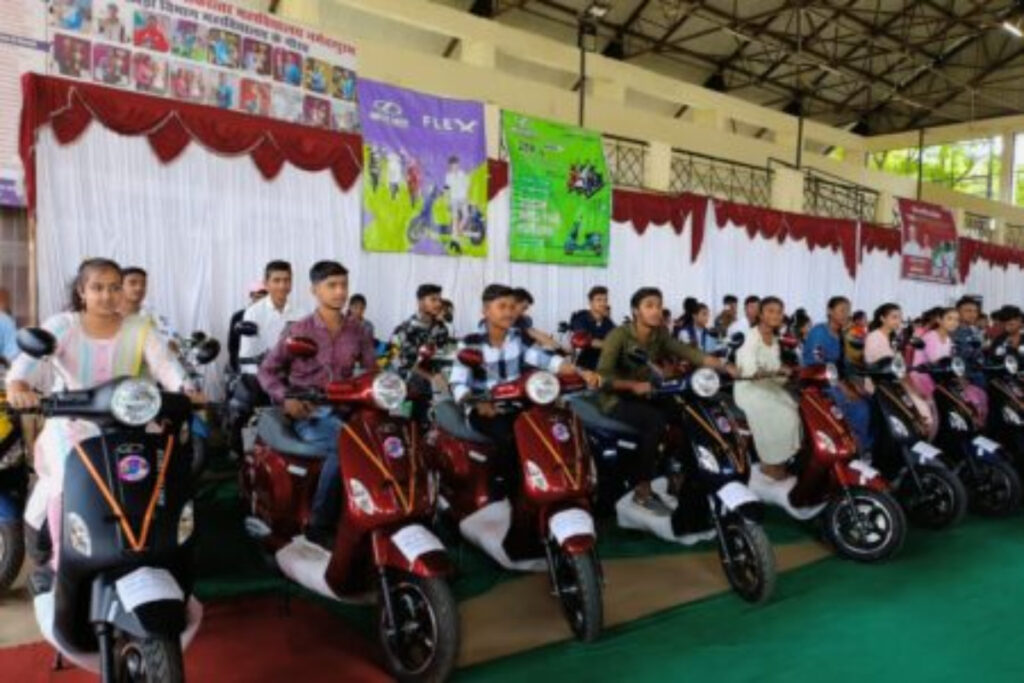 State school toppers in Madhya Pradesh get 200 Flex electric scooters from Kinetic Green, Details