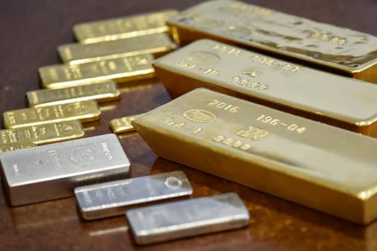 Precious metals. Слитки золото серебро платина. Слиток золота Красцветмет. Золотые слитки Красцветмет. Золото на аффинажном заводе.