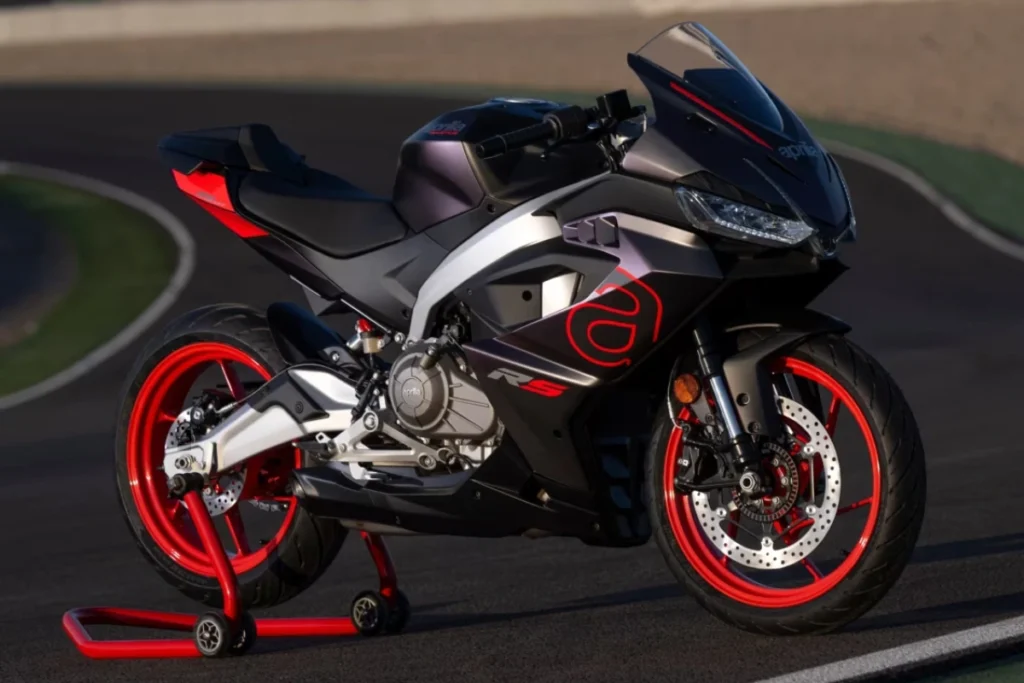 Aprilia Rs 457 based naked streetfighter spotted being tested in Europe, Details inside