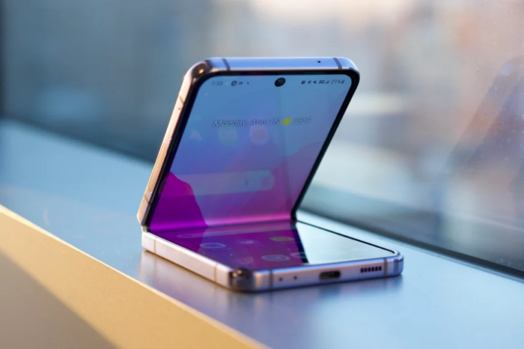 Samsung Galaxy Flip 6 tipped to come with a new and improved hinge and a bigger cover display, Details