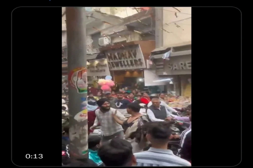 Viral Video: Right Treatment! Man Tries to Shoot Obscene Reel in a Crowded  Market Place, Sardar ji Beats Him Black and Blue